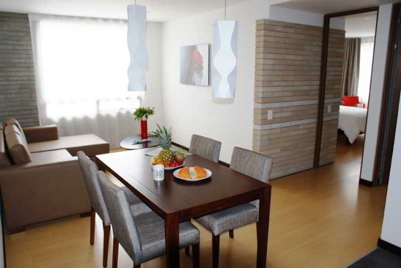 Viaggio Nueve Trez City Suites Bogotá Exterior foto